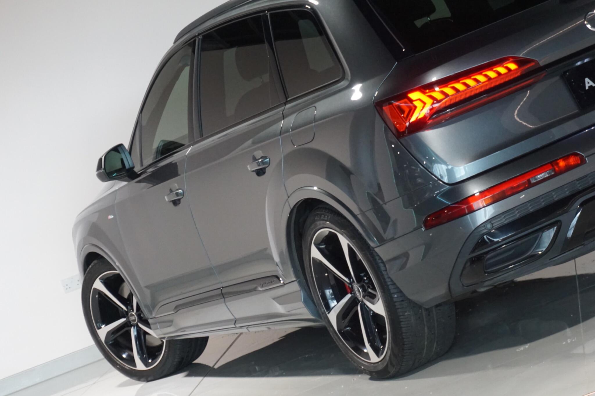 Audi Q7 3.0 TFSIe V6 55 Black Edition SUV 5dr Petrol Plug-in Hybrid Tiptronic quattro Euro 6 (s/s) 17.9kWh (381 ps)